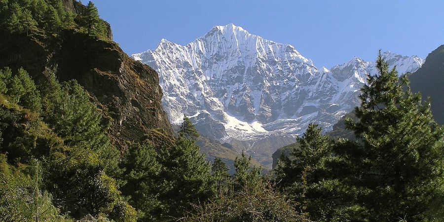 Zicht tijdens de Everest trekking onderweg vanuit Namche Bazaar