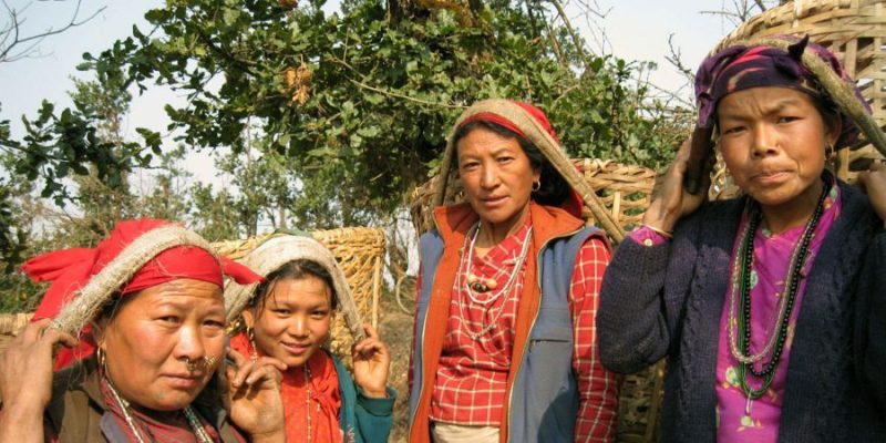 Ontmoeting met Nepalese vrouwen tijdens een trekking in Nepal