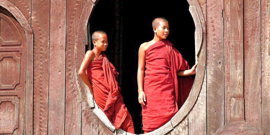 jonge monniken in Myanmar